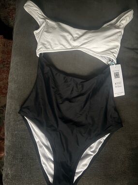 Cupshe Black and White Contrast One-Piece Swimsuit